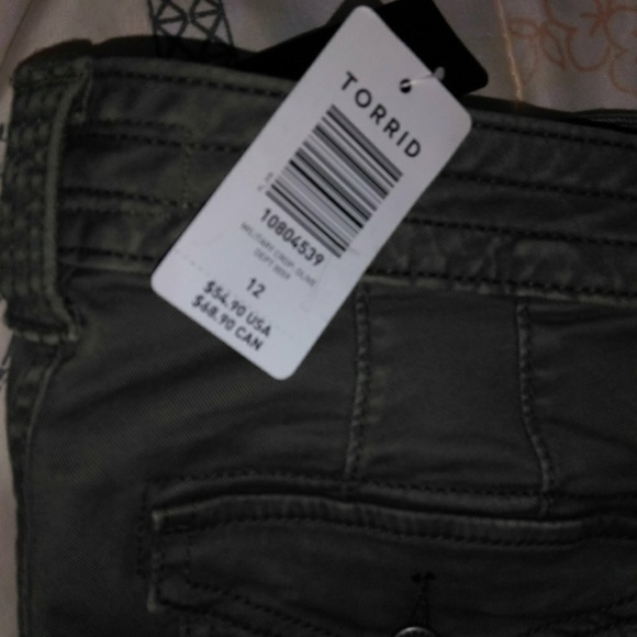 Capris - Picture 3 of 4